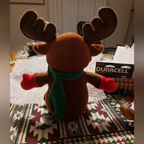 Christmas Singing  Reindeer - Picture 5 of 10